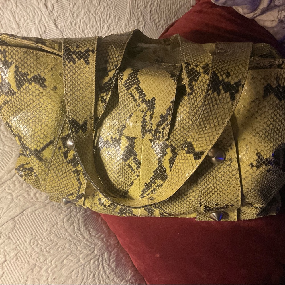 Snakeskin tote bag w/3 inside pockets,zippered section, magnet closure